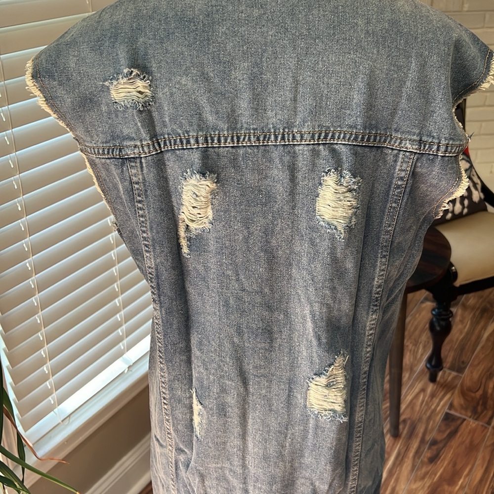 Veveret long distressed denim vest duster - Picture 7 of 12